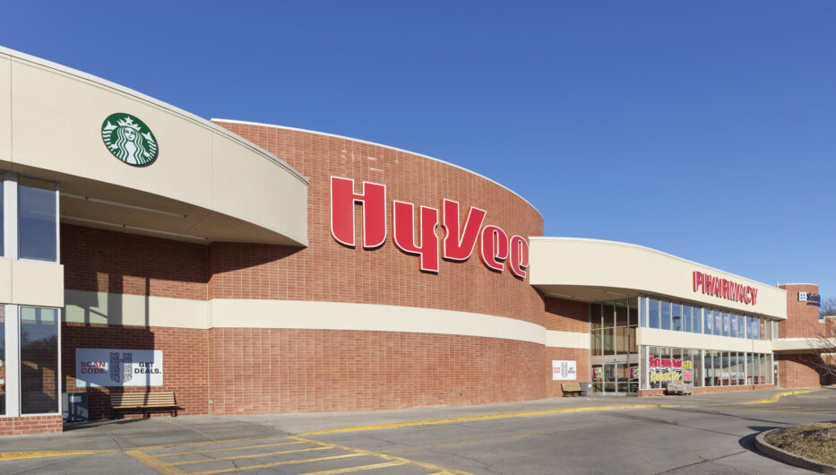 Hy-Vee_LeesSummit_Exterior_01_website